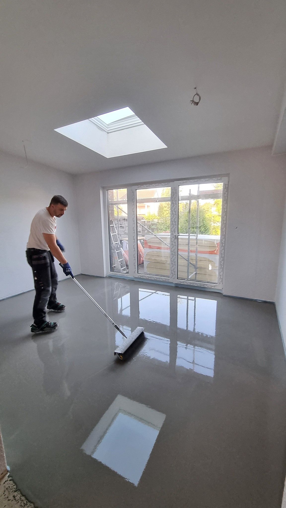 Fließestrich im Wohnraum: Ebener Untergrund für den neuen Bodenbelag.